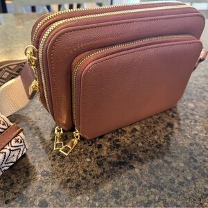 Women's Crossbody Bag in Brown with Gold Hardware - Unbranded